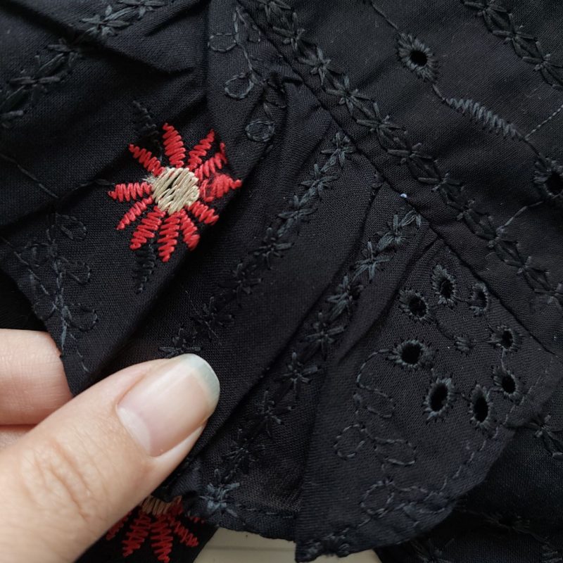 پیراهن مشکی دخترانه طرح خامه دوزی(۲ تا ۷ سال) - Image 5