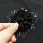 بلوز مشکی دخترانه طرح تک گل(3تا16سال) - Image 3