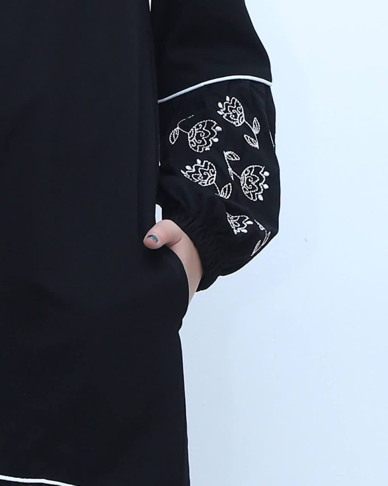 مانتو مشکی دخترانه طرح لاله(8تا16سال) - Image 3
