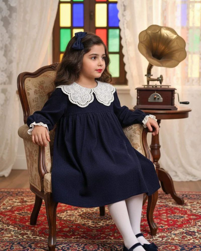 پیراهن دخترانه یقه گیپور سرمه ای طرح ثریا(2تا8سال) - Image 2