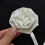 تیشرت تک مشکی دخترانه طرح رز سفید(3تا 12 سال ) - Image 6